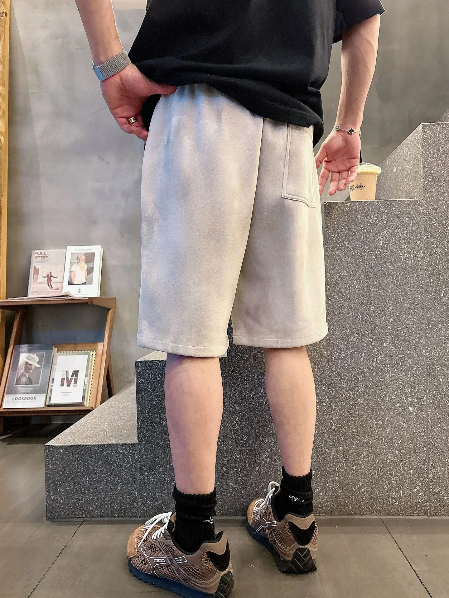 Balenciaga's three-standard complete 2026 summer New Arrival men's casual shorts, advanced custom-made Breathable fabric, Breathable fabric, extremely stretchy and comfortable, impeccable details, top-grade accessories, original logo design concept, delicate and soft feel! The upper body fit is awesome! Size: M-XXXL Please state your height and weight when ordering